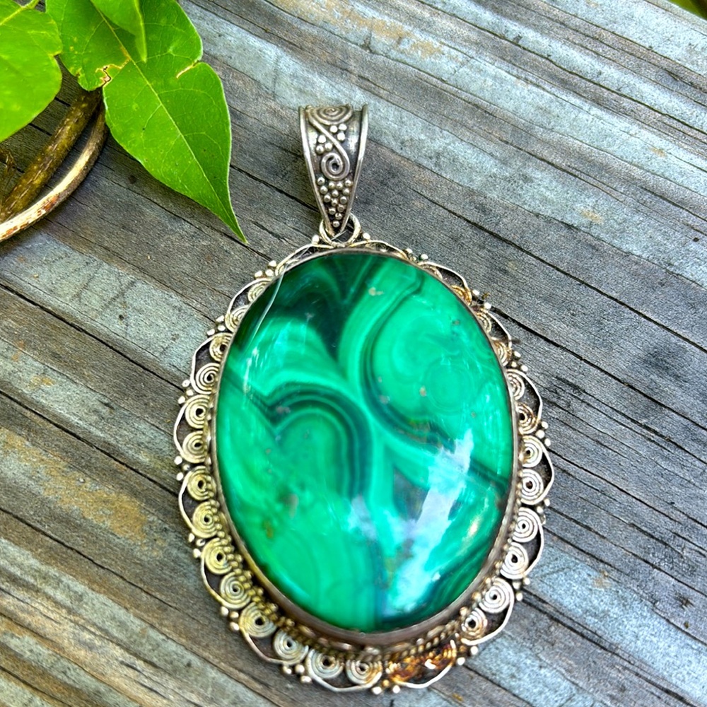 Elegant Silver and Green Pendant Necklace